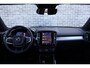 Volvo XC40 2.0 B4 Plus Dark | Adaptieve cruise control | intellisafe surround | 19" velgen met all season banden | Elektrisch verstelbare voorstoelen | Trekhaak | Elektr. verwarmbare voorruit | stoelverwarming | verwarmd stuurwiel | Parkeersensoren voor + achter | Parkeercamera | Harman Kardon Audio | Charcoal hemelbekleding |