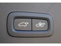 Volvo XC40 2.0 B4 Plus Dark | Adaptieve cruise control | intellisafe surround | 19" velgen met all season banden | Elektrisch verstelbare voorstoelen | Trekhaak | Elektr. verwarmbare voorruit | stoelverwarming | verwarmd stuurwiel | Parkeersensoren voor + achter | Parkeercamera | Harman Kardon Audio | Charcoal hemelbekleding |