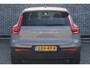 Volvo XC40 2.0 B4 Plus Dark | Adaptieve cruise control | intellisafe surround | 19" velgen met all season banden | Elektrisch verstelbare voorstoelen | Trekhaak | Elektr. verwarmbare voorruit | stoelverwarming | verwarmd stuurwiel | Parkeersensoren voor + achter | Parkeercamera | Harman Kardon Audio | Charcoal hemelbekleding |