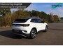 Volkswagen ID.4 First 77 kWh deels leder trekhaak adaptive cruise met lane asist carplay en android auto sfeerverlichting