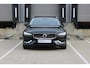 Volvo V60 T6 Automaat Plug-in hybrid AWD Essential Edition | Verwarmbare voorstoelen + achterbank + stuurwiel | Apple carplay/Android auto | Adaptieve cruise control | Climate control | Elektrische lendensteunen
