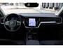 Volvo V60 T6 Automaat Plug-in hybrid AWD Essential Edition | Adaptieve Cruise Control | Pilot Assist | Stuurverwarming | Stoelverwarming | Verwarmbare Achterbank | Lederen Bekleding | Elektrische Lendensteunen | Automatisch Dimmende Spiegels | Getint Glas | 19 inch velgen