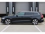 Volvo V60 T6 Automaat Plug-in hybrid AWD Essential Edition | Adaptieve Cruise Control | Pilot Assist | BLIS | Stuurverwarming | Stoelverwarming | Verwarmbare Achterbank | Lederen Bekleding | Elektrische Lendensteunen | Automatisch Dimmende Spiegels | Getint Glas | 19" velgen