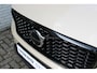Volvo XC40 B4 Automaat Plus Dark | All Season banden | Premium Audio by Harman en Kardon| Adaptieve Cruise Control | Blind Spot | Elektrisch bedienbare voorstoelen | Semi elektrische Trekhaak | Verwarmbare Voorstoelen | Verwarmbare Voorruit.