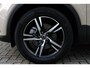 Volvo XC40 B4 Automaat Plus Dark | All Season banden | Premium Audio by Harman en Kardon| Adaptieve Cruise Control | Blind Spot | Elektrisch bedienbare voorstoelen | Semi elektrische Trekhaak | Verwarmbare Voorstoelen | Verwarmbare Voorruit.