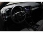 Volvo XC40 B4 Automaat Plus Dark | All Season banden | Premium Audio by Harman en Kardon| Adaptieve Cruise Control | Blind Spot | Elektrisch bedienbare voorstoelen | Semi elektrische Trekhaak | Verwarmbare Voorstoelen | Verwarmbare Voorruit.