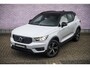 Volvo XC40 1.5 T2 R-Design | Adaptieve Cruise Control | Panoramadak | Parkeersensoren | Stoel-/Stuurverwarming | Lederen bekleding | Dode hoek detectie BLIS |
