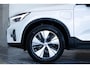 Volvo XC40 T5 Automaat Plug-in hybrid Plus Dark | Trekhaak | Premium Audio By Harman/Kardon | Elektrische Bestuurdersstoel Met Geheugen | Park Assist Voor + Achter & Camera  | Keyless Entry | 18 inch Diamond Cut velgen | Cruise Control&Speed Limiter | All season banden |