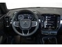 Volvo XC40 T5 263PK Plug-in hybrid Plus Dark | Trekhaak | Premium Audio By Harman/Kardon | Elektrische Bestuurdersstoel Met Geheugen | Park Assist Voor + Achter & Camera  | Keyless Entry | 18 inch Diamond Cut velgen | Cruise Control&Speed Limiter | All season banden |