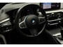 BMW 5-Serie Touring 520i M-Sport HUD Matrix DAP ACC Leer PDC Elektr. uitklapbaar trekhaak Elektr. bedienbaar achterklep Navi Camera Climate (3-zone) Memory seats PDC Zwarte binnenhemel LM velgen BTW auto