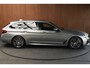 BMW 5-Serie Touring 520i M-Sport HUD Matrix DAP ACC Leer PDC Elektr. uitklapbaar trekhaak Elektr. bedienbaar achterklep Navi Camera Climate (3-zone) Memory seats PDC Zwarte binnenhemel LM velgen BTW auto