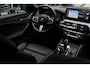 BMW 5-Serie Touring 520i M-Sport HUD Matrix DAP ACC Leer PDC Elektr. uitklapbaar trekhaak Elektr. bedienbaar achterklep Navi Camera Climate (3-zone) Memory seats PDC Zwarte binnenhemel LM velgen BTW auto