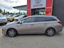 Toyota Auris Touring Sports 1.8 HYBRID LEASE NAVI STOELVERWARMING PANORAMADAK PARK-SENSOREN TREKHAAK CAMERA CRUISE PRIVACY-GLASS