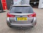 Toyota Auris Touring Sports 1.8 HYBRID LEASE NAVI STOELVERWARMING PANORAMADAK PARK-SENSOREN TREKHAAK CAMERA CRUISE PRIVACY-GLASS