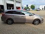 Toyota Auris Touring Sports 1.8 HYBRID LEASE NAVI STOELVERWARMING PANORAMADAK PARK-SENSOREN TREKHAAK CAMERA CRUISE PRIVACY-GLASS
