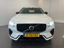 Volvo XC60 T6 Plug-in hybrid AWD Plus Dark | Achteruitrijcamera | Apple Carplay/Android Auto | Cruise control adaptief | Panoramadak | Voorverwarmingsinstallatie |