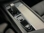Volvo XC60 T6 Plug-in hybrid AWD Plus Dark | Achteruitrijcamera | Apple Carplay/Android Auto | Cruise control adaptief | Panoramadak | Voorverwarmingsinstallatie |