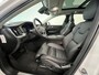 Volvo XC60 T6 Plug-in hybrid AWD Plus Dark | Achteruitrijcamera | Apple Carplay/Android Auto | Cruise control adaptief | Panoramadak | Voorverwarmingsinstallatie |