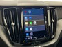 Volvo XC60 T6 Plug-in hybrid AWD Plus Dark | Achteruitrijcamera | Apple Carplay/Android Auto | Cruise control adaptief | Panoramadak | Voorverwarmingsinstallatie |