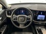 Volvo XC60 T6 Plug-in hybrid AWD Plus Dark | Achteruitrijcamera | Apple Carplay/Android Auto | Cruise control adaptief | Panoramadak | Voorverwarmingsinstallatie |