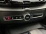 Volvo XC60 T6 Plug-in hybrid AWD Plus Dark | Achteruitrijcamera | Apple Carplay/Android Auto | Cruise control adaptief | Panoramadak | Voorverwarmingsinstallatie |