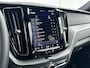 Volvo XC60 T6 Recharge Plus Black Edition | 21" | Trekhaak | Panoramadak | Elektrisch verstelbare stoelen | Stoel/stuur/achterbankverwarming | Keyless