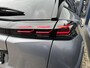 Peugeot 2008 1.2 Hybrid 145 PK Allure Automaat | 2025 Auto | Hybride Elektrisch rijden met Automaat | Keyless entry/Start | Parkeercamera 360 graden | Stoelverwarming | LED Verlichting | Navigatie | 17" Lichtmetalen Velgen | Cruise & Climate Control | Dode Hoek Bewaking |