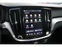 Volvo V60 B4 197PK Essential Edition | Adaptieve Cruise Control & Pilot Assist | Verwarmbare voorstoelen + stuurwiel | High Performance Audio | Park Assist voor + achter | Parkeercamera achter | Blind Spot Information System | Apple CarPlay | 19'' Velgen |