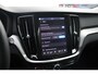 Volvo V60 B4 Essential Edition | Adaptieve Cruise Control & Pilot Assist | Verwarmbare voorstoelen + stuurwiel | High Performance Audio | Park Assist voor + achter | Parkeercamera achter | Blind Spot Information System | Apple CarPlay | 19' inch lichtmetalen Velgen |
