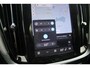 Volvo V60 B4 Essential Edition | Adaptieve Cruise Control & Pilot Assist | Verwarmbare voorstoelen + stuurwiel | High Performance Audio | Park Assist voor + achter | Parkeercamera achter | Blind Spot Information System | Apple CarPlay | 19' inch lichtmetalen Velgen |