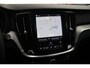 Volvo V60 B4 Essential Edition | Adaptieve Cruise Control & Pilot Assist | Verwarmbare voorstoelen + stuurwiel | High Performance Audio | Park Assist voor + achter | Parkeercamera achter | Blind Spot Information System | Apple CarPlay | 19' inch lichtmetalen Velgen |