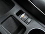 Renault Captur 1.6 E-Tech Full Hybrid 145 Rive Gauche | NL Auto | Trekhaak | All Seasons | 18 Inch | Navigatie | Achteruitrijcamera | Parkeersensoren V+A | Climate Control | Armsteun | Apple CarPlay/Android Auto