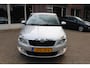 Skoda Fabia Combi 1.2 TSI Parkeersensoren, Climate control, Cruise control, Stoelverwarming, 15" LMV