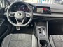 Volkswagen Golf 1.5 eTSI R-Line / AUTOMAAT/ 2X R-LINE/ 150 PK/ PARK. SENSOREN/ DODE HOEK/ IQ. LIGHT/ DIGITAL DASHBOARD/ ADAPT. CRUISE/ APP CONNECT/ NAVI/ CLIMA/ DAB/ 18" LMV