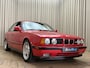 BMW M5 5-serie E34 3.6 - 5-Speed Manual / Brillantrot / 315 PK / 1991 / 17" Throwing Stars / Schuifdak / Leder