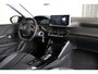 Peugeot 208 Allure | 16" Lichtmetalen velgen 'ELBORN' | Climate Control | Dashboard en deurpanelen in kunststof met carboneffect