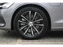 Volvo V60 T6 350PK Plug-in hybrid AWD Core | Parkeercamera | Verwarmbare Voor- en Achterstoelen | Adaptieve Cruise Control i.c.m. Pilot Assist | Navigatie | 18 inch Lichtmetalen Velgen | Bluetooth Telefonie & Multimedia