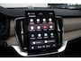 Volvo XC90 T8 455PK Plug-in hybrid AWD Ultra Bright | Luchtvering | Adaptive Cruise & Pilot Assist | High End audio by Bowers & Wilkins | Elektrisch bedienbaar panoramisch schuif/-kanteldak | Elektrische voorstoelen met geheugen en massagefunctie | Verwarmbare voorstoelen + stuurwiel | Geventileerde voorstoelen | 360 Parkeercamera | Park Assist voor + achter | 4-Zone Climate Control | Head-Up Display | 21'' Lichtmetalen wielen |