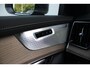 Volvo XC90 T8 Plug-in hybrid AWD Ultra Bright | Luchtvering | Panoramadak | Verwarmbare voorstoelen met massagefunctie en ventilatie | Premium audio by Bowers & Wilkins | Verwarmbare achterbank | Verwarmbaar stuurwiel | Apple carplay/Android auto | Head Up Display | Standkachel | 360° Parkeercamera | Extra getint glas | Extra gelaagd glas