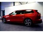 Volvo V60 2.0 T8 AWD Long Range 335kW/455pk Aut8 Plug-in hybrid Plus Dark PANORAMADAK + PILOT ASSIST + EL.TREKHAAK + STOEL-&STUURVERWARMING + MATRIX LED + ADAPT.CRUISE + KEYLESS + SPORTSTOELEN + CAMERA + PARKSENSOREN V&A + 19" LM-VELGEN!!
