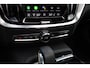 Volvo V60 2.0 T6 Plug-in hybrid AWD Plus Black Edition| Panorama dak| Extra getint Glas| Semi elektrisch bedienbare trekhaak|