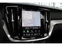Volvo V60 2.0 T6 Plug-in hybrid AWD Plus Black Edition| Panorama dak| Extra getint Glas| Semi elektrisch bedienbare trekhaak|