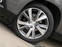 Peugeot 2008 1.2 PureTech Urban Cross 110PK! | Trekhaak | Half leder/stof | Clima | Cruise