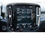 Volvo XC40 1.5 T4 Recharge R-Design | Panoramadak met schuif-/kantelfunctie | Semi elektrische trekhaak | Verwarmbare voorstoelen en stuurwiel | Verwarmbare voorruit | Apple carplay/Android auto | Voorverwarming | Keyless