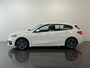 BMW 1-Serie Introduction Edition | Achteruitrijcamera | Autonoom parkeren | Parkeersensoren voor en achter | Sportstuur | Sportstoelen |