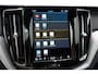 Volvo XC60 T6 Automaat Plug-in hybrid AWD Ultra Dark | 22" Lichtmetalen velgen | Extra getint glas | Luchtvering | Panoramadak | 360º Camera | Interieur Voorverwarming | Adaptieve Cruise Control | Blind spot | Semi elektrische Trekhaak | Harman Kardon audio | Voorstoelen- en stuurwielverwarming |