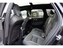 Volvo XC60 T6 Automaat Plug-in hybrid AWD Ultra Dark | 22" Lichtmetalen velgen | Extra getint glas | Luchtvering | Panoramadak | 360º Camera | Interieur Voorverwarming | Adaptieve Cruise Control | Blind spot | Semi elektrische Trekhaak | Harman Kardon audio | Voorstoelen- en stuurwielverwarming |
