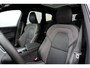 Volvo XC60 T6 Automaat Plug-in hybrid AWD Ultra Dark | 22" Lichtmetalen velgen | Extra getint glas | Luchtvering | Panoramadak | 360º Camera | Interieur Voorverwarming | Adaptieve Cruise Control | Blind spot | Semi elektrische Trekhaak | Harman Kardon audio | Voorstoelen- en stuurwielverwarming |