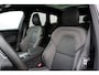 Volvo XC60 T6 Automaat Plug-in hybrid AWD Ultra Dark | 22" Lichtmetalen velgen | Extra getint glas | Luchtvering | Panoramadak | 360º Camera | Interieur Voorverwarming | Adaptieve Cruise Control | Blind spot | Semi elektrische Trekhaak | Harman Kardon audio | Voorstoelen- en stuurwielverwarming |
