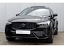 Volvo XC60 T6 Automaat Plug-in hybrid AWD Ultra Dark | 22" Lichtmetalen velgen | Extra getint glas | Luchtvering | Panoramadak | 360º Camera | Interieur Voorverwarming | Adaptieve Cruise Control | Blind spot | Semi elektrische Trekhaak | Harman Kardon audio | Voorstoelen- en stuurwielverwarming |